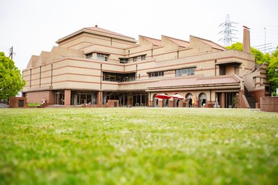 🏺 타카하마시 도자기 마을 기와 미술관・도서관(타카하마시 야키모노노사토 카와라 비주츠칸・토쇼칸) 이미지 2